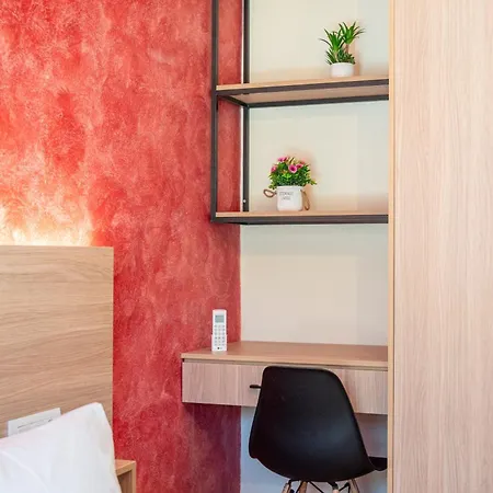 Marias Light Near The Sea Daire *