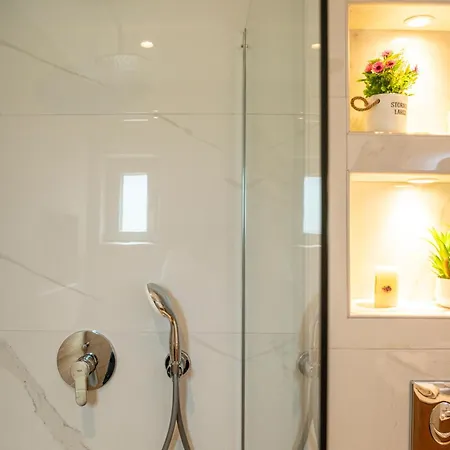 Marias Light Near The Sea דירה