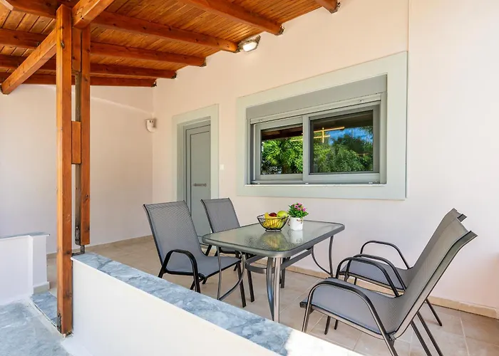 Marias Light Near The Sea Apartman