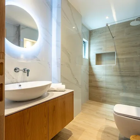 Marias Light Near The Sea * Tigaki